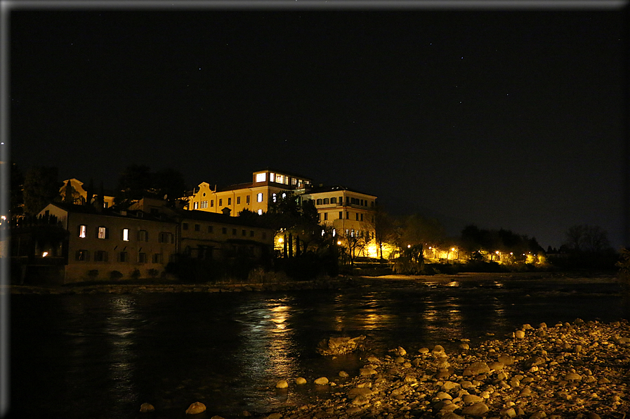 foto Bassano del Grappa di notte